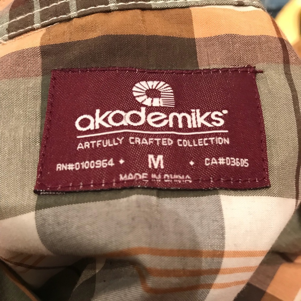 Plaid long-sleeve button-up Akedemiks shirt. - Picture 3 of 4